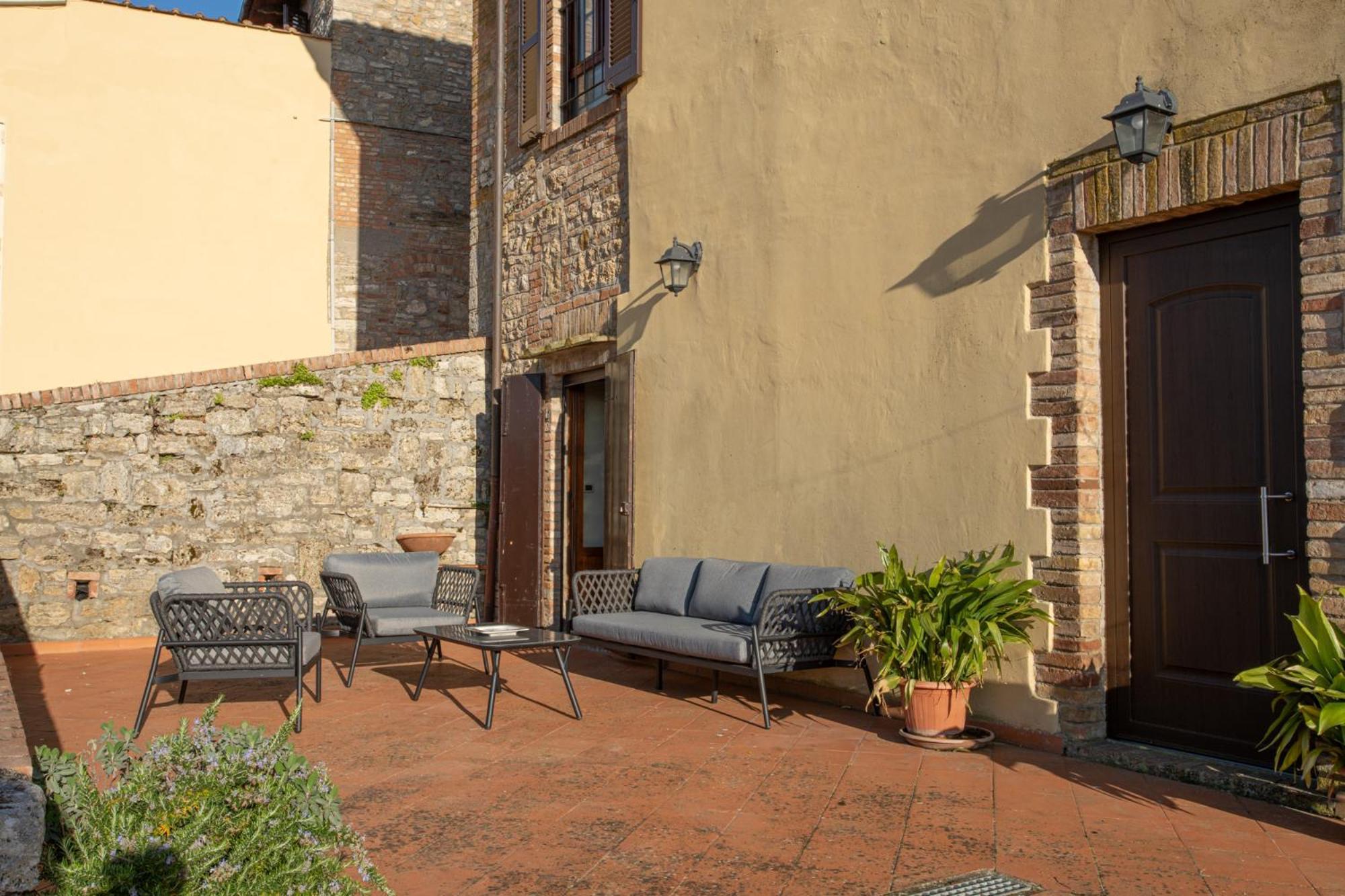 Agriturismo Castello Di Montauto San Gimignano Bagian luar foto